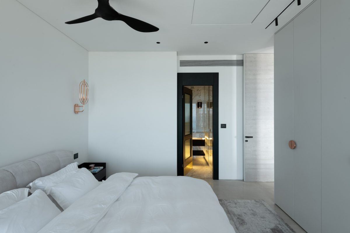 White City Apartment פרויקט עיצוב התאורה בחדר השינה על ידי קמחי תאורה